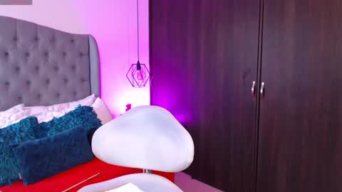 Mia Romanove online show from February 7, 9:04 pm