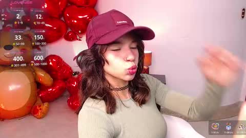 Snapshot of miascarlet_16 chatting on October 6, 1:51 pm miascarlet_16 online show from October 6, 1:51 pm