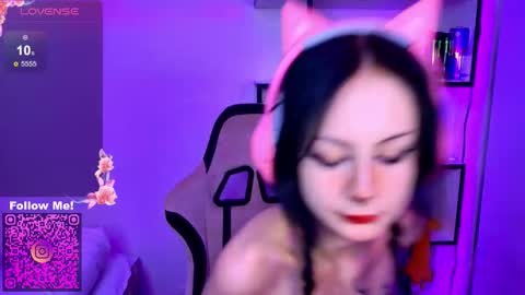 Mia  online show from November 27, 8:05 pm