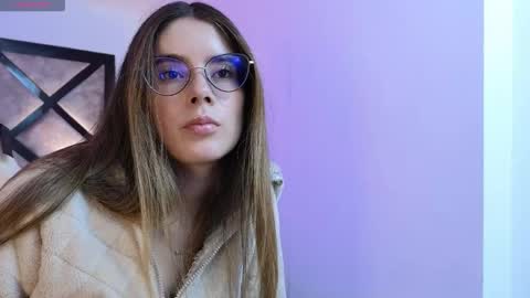 Mia online show from February 24, 7:39 pm