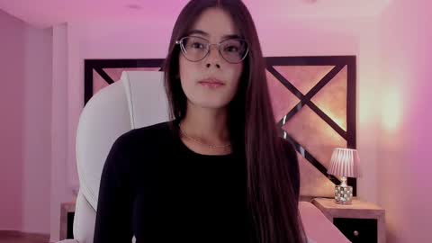 Mia online show from February 24, 9:09 pm