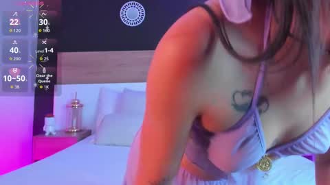 Mia online show from December 17, 6:03 pm