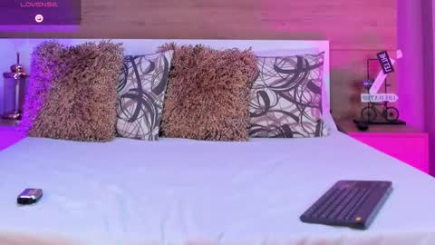 Mia online show from March 3, 2:57 pm