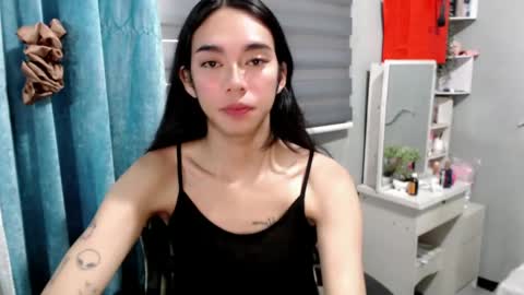 Mia online show from May 23, 8:10 am