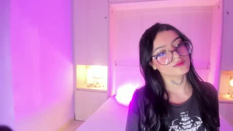 miaturnerr_ online show from January 19, 12:37 pm