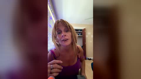 micandbri7482 online show from May 26, 9:32 pm