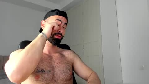 MichaelEvansx online show from April 5, 10:18 pm