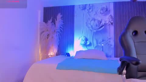 michellepreston_ online show from June 26, 12:10 pm