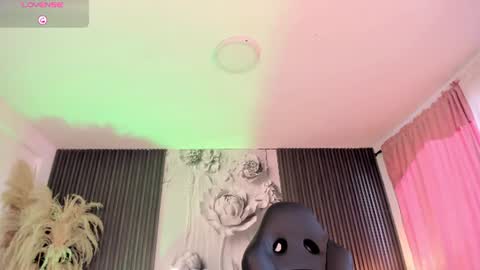 michellepreston_ online show from July 6, 3:03 pm