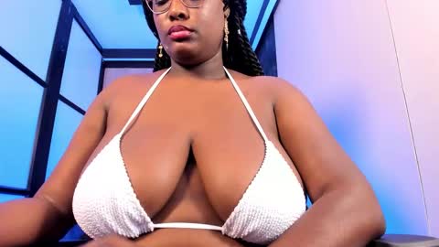 michellepreston_ online show from January 8, 5:30 pm