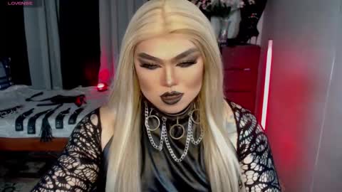 Snapshot of michellevixen921 chatting on September 13, 5:10 am Michelle online show from September 13, 5:10 am