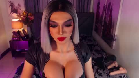 Snapshot of midnightscentxx chatting on January 19, 5:58 am KATE online show from January 19, 5:58 am