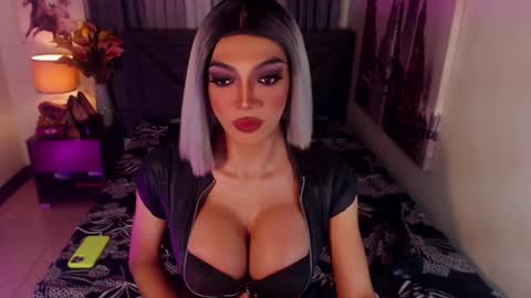 Snapshot of midnightscentxx chatting on January 17, 7:19 am KATE online show from January 17, 7:19 am