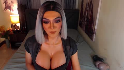 Snapshot of midnightscentxx chatting on February 8, 8:20 am KATE online show from February 8, 8:20 am