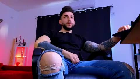 MightyAaron online show from April 13, 4:17 am