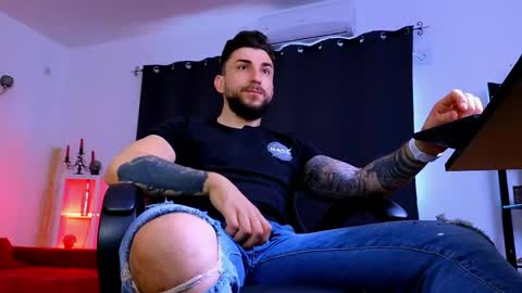 MightyAaron online show from June 1, 3:41 am