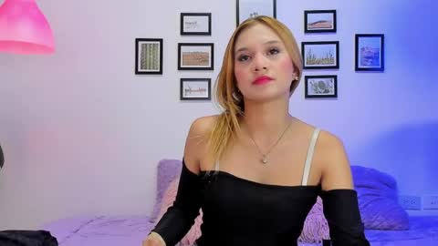 miia_honey_ online show from May 5, 1:28 pm