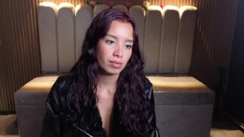 miiaa_evans1 online show from May 13, 9:35 pm