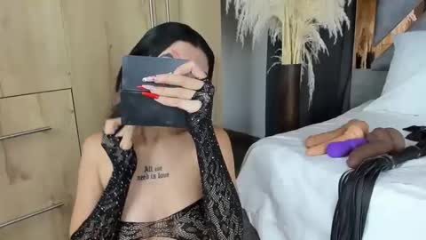 miiawinsters online show from December 13, 7:32 pm