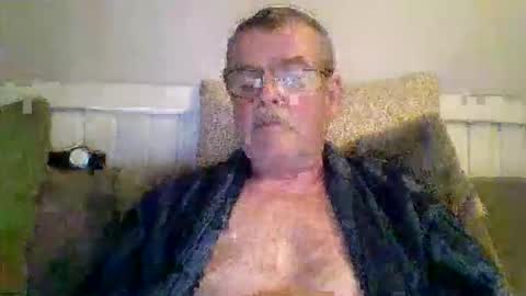 mikael42 online show from April 25, 7:00 pm