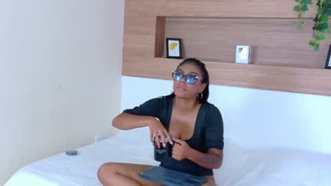 mikaellafoxx online show from July 8, 7:34 am