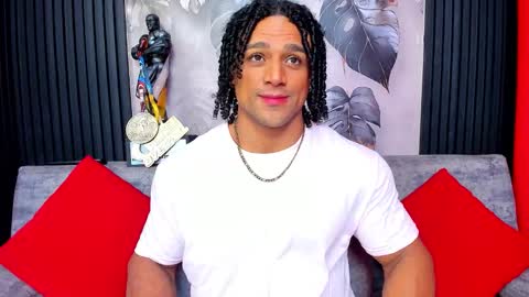 Snapshot of mike_estevess chatting on October 10, 7:25 am   online show from October 10, 7:25 am