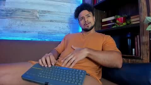 Snapshot of mike_estevess chatting on March 7, 9:51 am   online show from March 7, 9:51 am