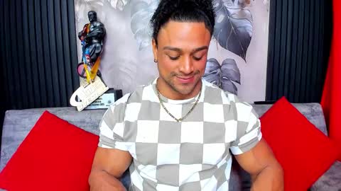 Snapshot of mike_estevess chatting on October 26, 9:32 am   online show from October 26, 9:32 am