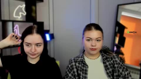 miki_ti online show from October 22, 8:28 am