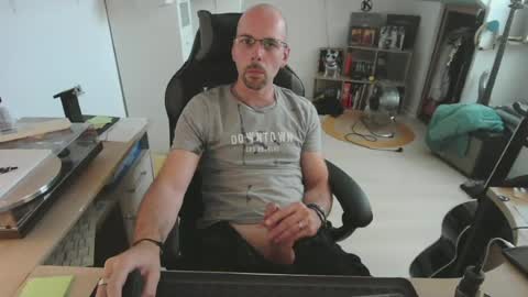 mikmik91 online show from July 31, 2:40 pm