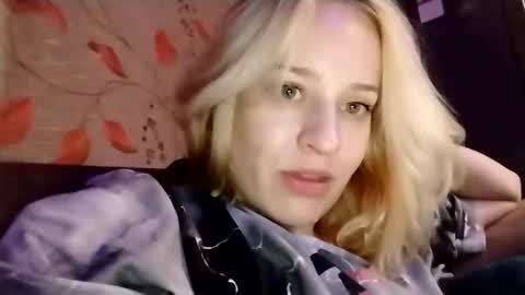 Snapshot of mila_420 chatting on October 22, 3:24 pm Mila 420 online show from October 22, 3:24 pm