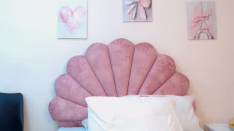 mila_adamss online show from May 7, 10:44 am