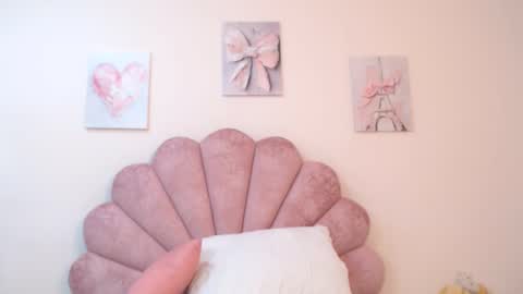mila_adamss online show from April 30, 5:40 pm