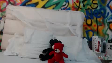 Snapshot of mila_adamss chatting on October 22, 11:23 am mila_adamss online show from October 22, 11:23 am
