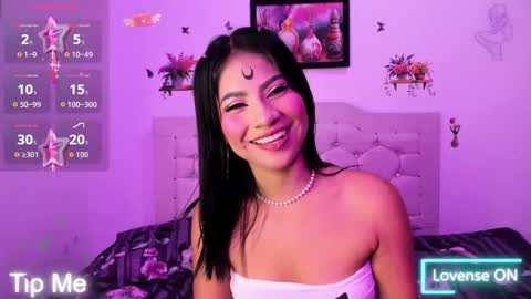 laura online show from November 15, 8:32 pm