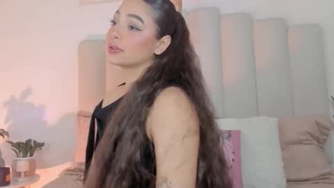 mila_stark333 online show from March 9, 5:01 am