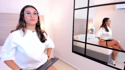 mila_thomass online show from February 24, 11:24 am