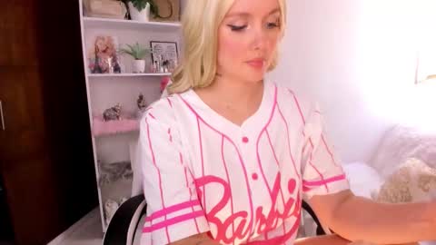Mila online show from November 6, 9:29 pm