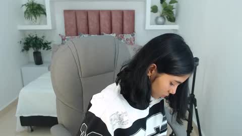 milaa_star online show from December 19, 3:24 am