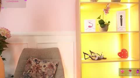 milacrave online show from February 3, 11:36 am