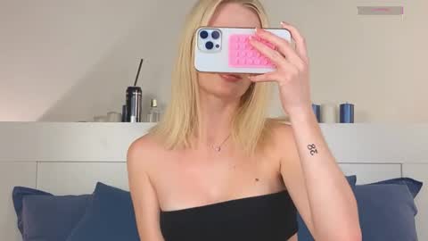 Miss Cutie online show from December 15, 4:19 am