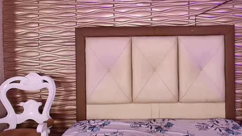 miladiosa online show from May 26, 12:00 pm