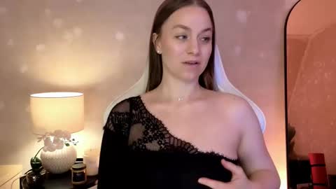 Snapshot of milafleur chatting on October 2, 2:16 pm Mila Fleur online show from October 2, 2:16 pm