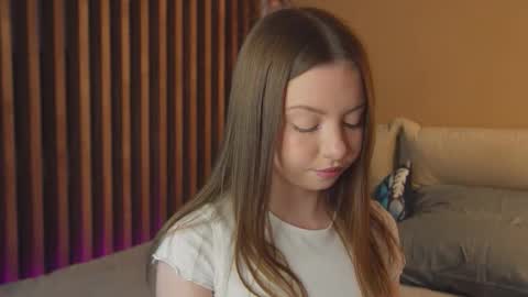 Mila online show from March 25, 3:08 pm