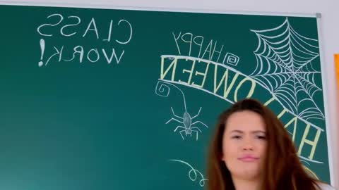 milaleoneli online show from October 22, 6:09 pm