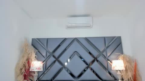 milan_lewiss online show from October 10, 1:06 pm