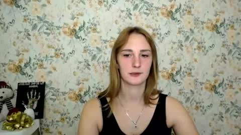 Snapshot of milana_cutie_ chatting on October 8, 6:19 am Milana online show from October 8, 6:19 am