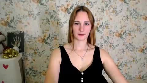 Snapshot of milana_cutie_ chatting on October 23, 7:10 am Milana online show from October 23, 7:10 am