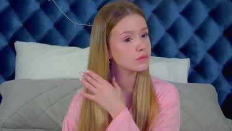 MilanaBalmain online show from December 17, 6:14 pm