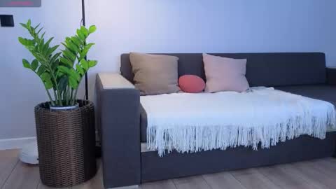 milanakowall online show from February 3, 6:22 am